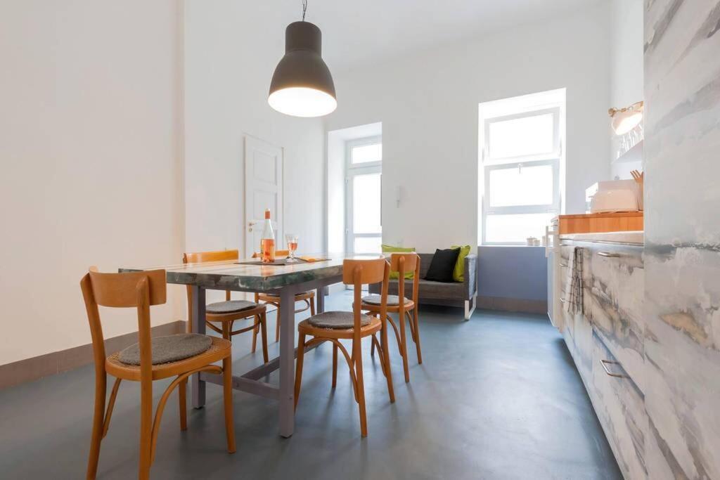 Modern Stylish 2 Bedroom Holiday Apartment Budapeste Exterior foto